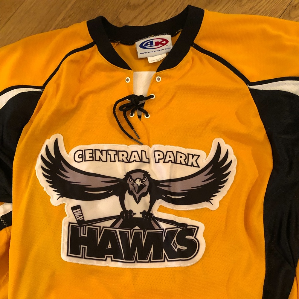 Central Park NYC  ice hockey league hawks. Men’s jersey M.